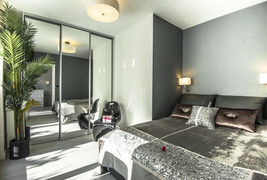 Garden Cracow- Shopping Mall 1min, Underground Parking, Family Friendly, City Center Krakau