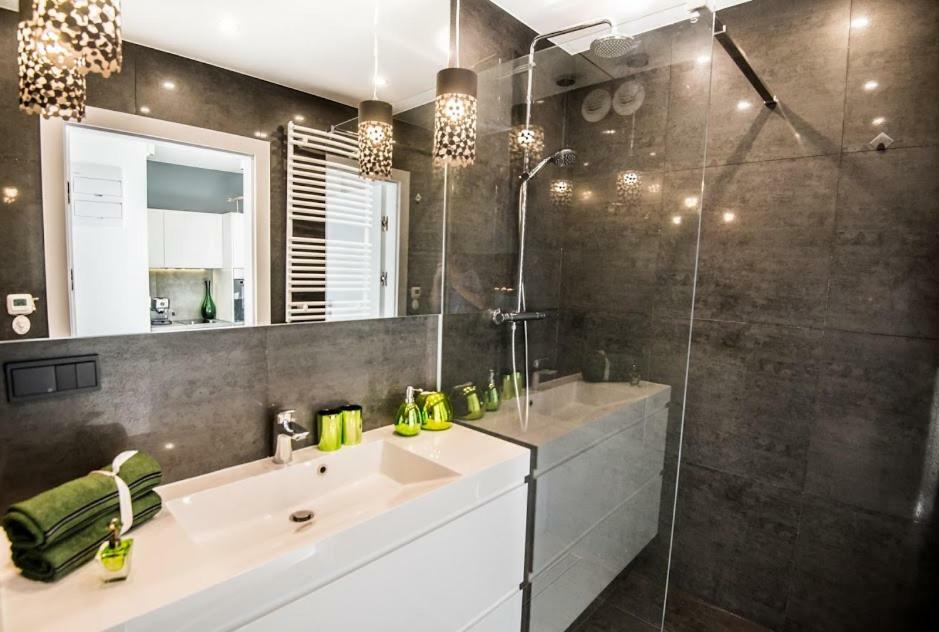 Garden Cracow- Shopping Mall 1min, Underground Parking, Family Friendly, City Center Krakau